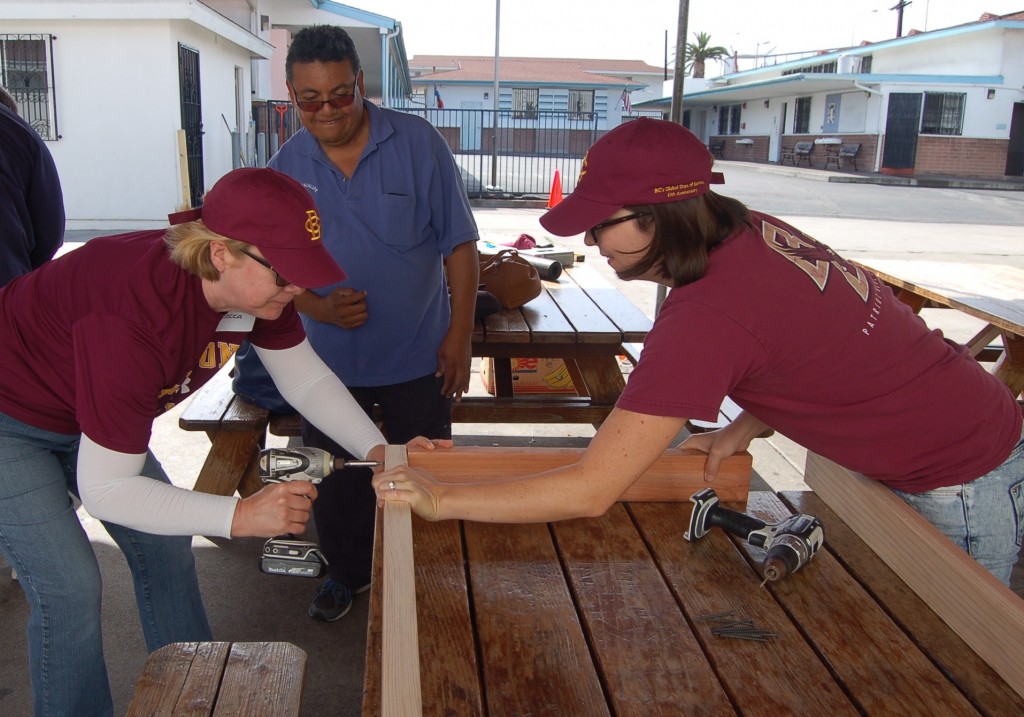 Rebecca Reid '96, left, connects sides of a plant bed, assisted by Lissa Tsu '00.